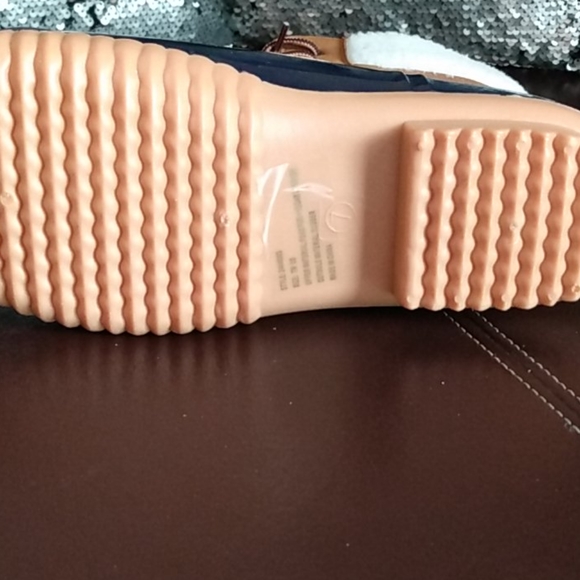 Boots - Picture 5 of 6